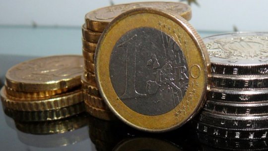 Moneda euro a depășit din nou valoarea dolarului american