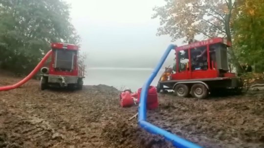 Autorităţile continuă golirea controlată a lacului de acumulare Tăul Mare