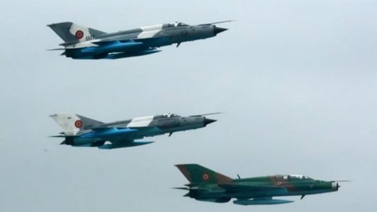 Două aeronave de luptă ale Forțelor Aeriene Române au fost ridicate de la sol pentru a intercepta și escorta un avion civil