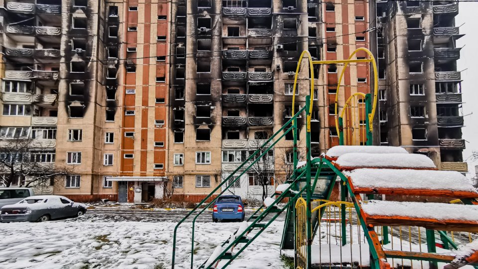 Reconstrucția unuia dintre primele orașe atacate și ocupate de la începerea războiului din Ucraina