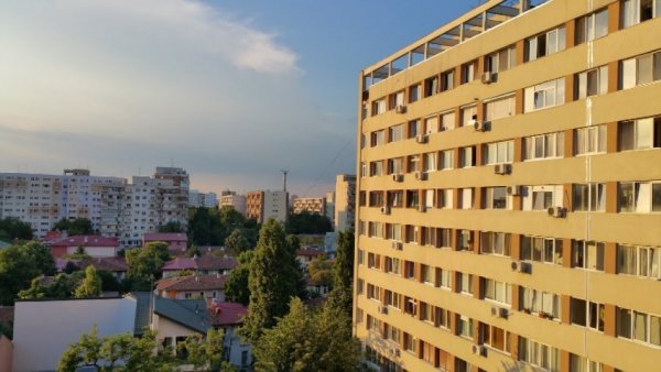 În România, 45% dintre tineri „trăiesc în lipsă severă de locuințe”
