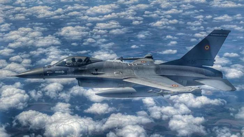 Zboruri de antrenament la înălţimi mici cu aeronave F-16 în sud-estul ţării