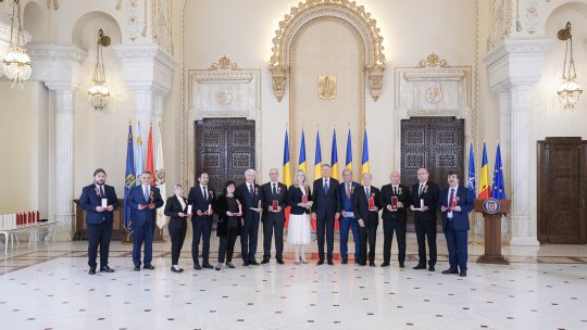 Medici, profesori şi economişti, decoraţi de preşedintele Klaus Iohannis, de Ziua Națională a României