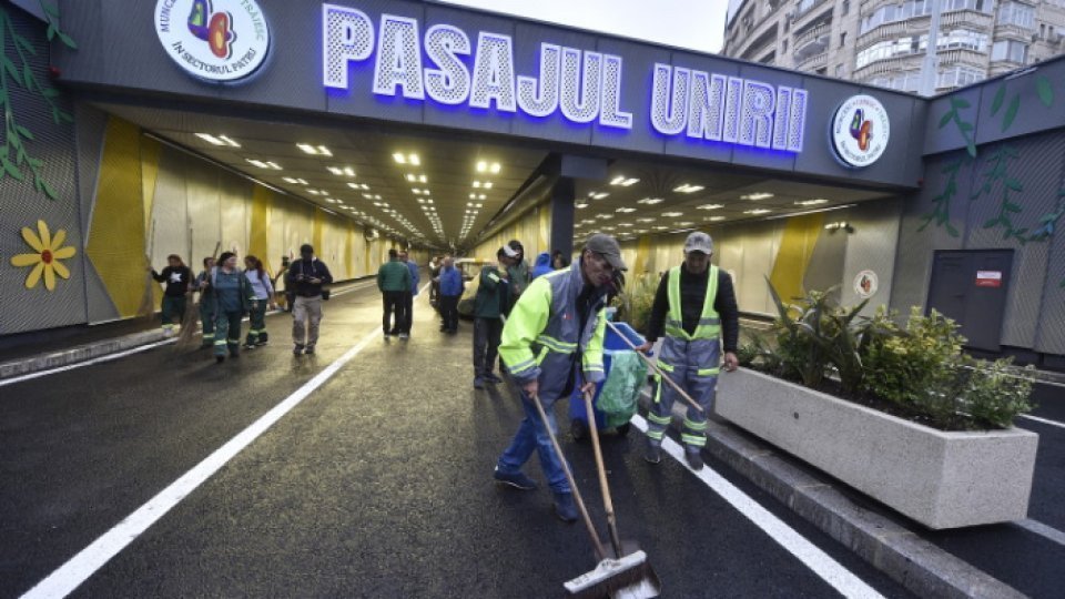 Traficul rutier în Pasajul Unirii din Bucureşti a fost reluat, după accidentul în care a fost implicat un autocar