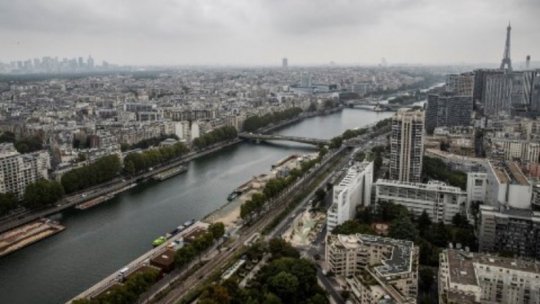 Demonstraţie a unor membri ai comunităţii kurde, la Paris, după atacul armat de vineri
