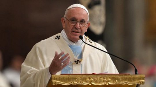Papa Francis a condamnat "lăcomia omenirii pentru bani și putere" în timpul slujbei din Ajunul Crăciunului, la Vatican
