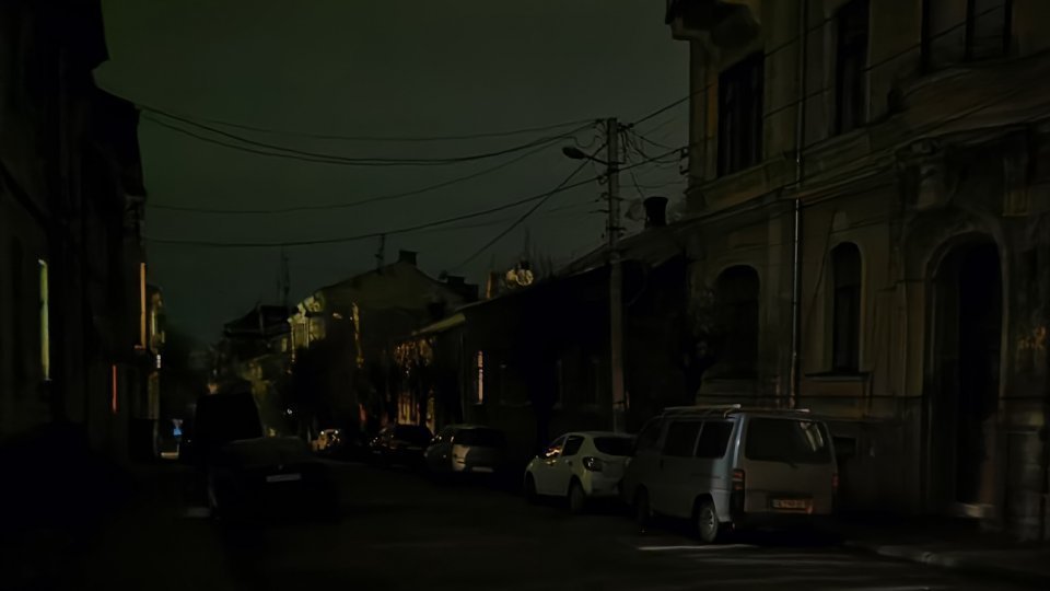 Ucraina recurge la întreruperi de urgență ale curentului pentru a-și reface rețeaua electrică după atacurile cu rachete rusești de luni
