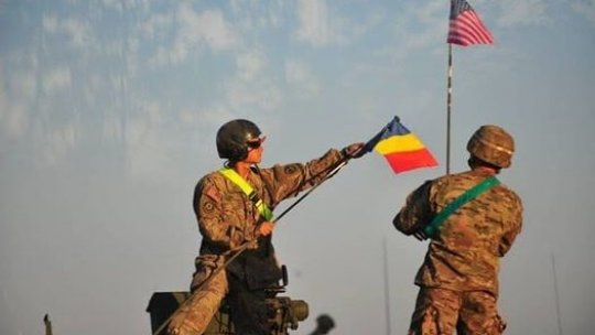 Coloane cu tehnică militară americană vor trece prin București la noapte