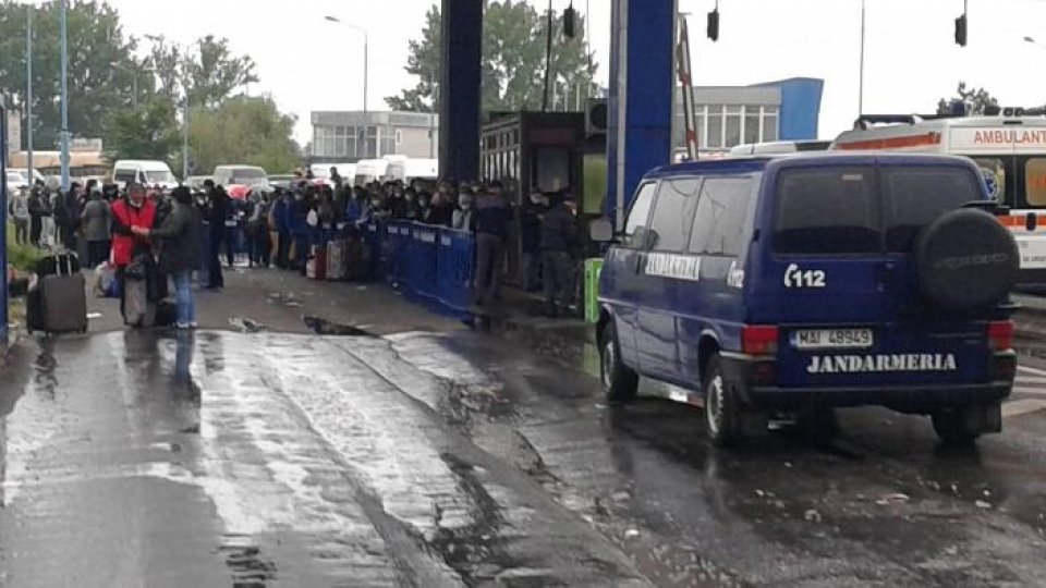 Hundreds of Ukrainian citizens entered Romania today