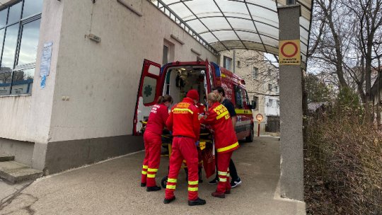 Copil de doi ani, în stare foarte gravă, după ce a căzut de la etajul 3