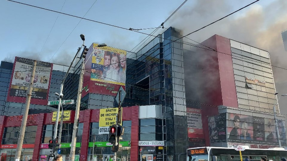 Un incendiu puternic a izbucnit la magazinul Prosper din capitală