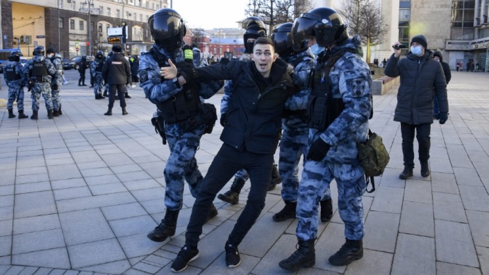 Rusia: 5 mii de persoane reținute pentru proteste împotriva războiului