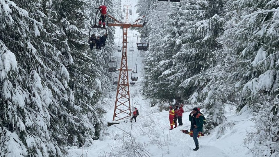 Nouă persoane au rămas blocate în  telescaunul din Vatra Dornei