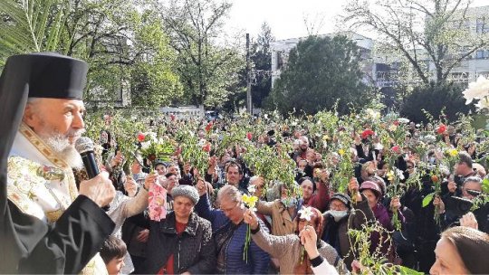 Mii de creștini ortodocși și greco-catolici, la slujba de Florii