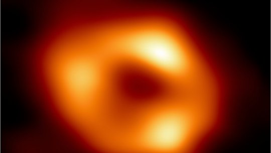 Prima fotografie a găurii negre din centrul galaxiei noastre