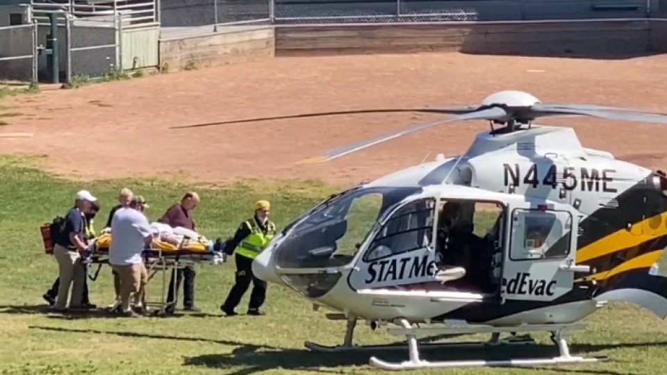 Scriitorul Salman Rushdie, înjunghiat în timpul unui eveniment