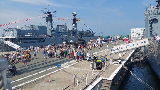 Câteva mii de oameni au vizitat navele militare în Portul Constanţa
