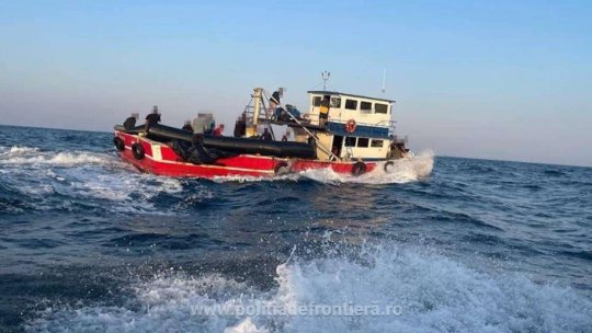Navă cu zeci de emigranți, descoperită la 30 mile est de Vama Veche