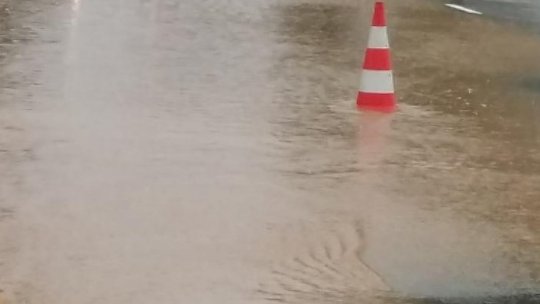 Circulația rutieră oprită pe podul provizoriu de la Vadu Roșca/Jud Vrancea