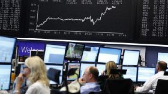 Dolarul american și francul elvețian au continuat să crească