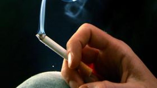 Minorii ar putea fi amendaţi dacă fumează în spaţii publice