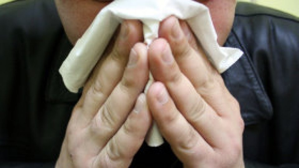 Valul de viroze respiratorii şi gripe se amplifică de la o săptămână la alta