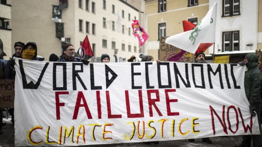 Militanţi ecologişti au protestat la Davos, în Elveţia, în ajunul Forumului Economic Mondial