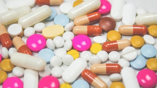 România suspendă temporar exportul unor medicamente din categoria antibiotice și antitermice