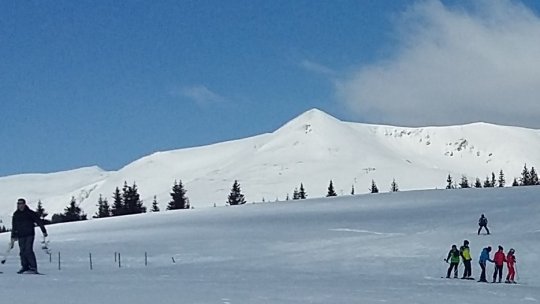 Strat de zăpadă de 30 cm pe domeniul schiabil din staţiunea Straja
