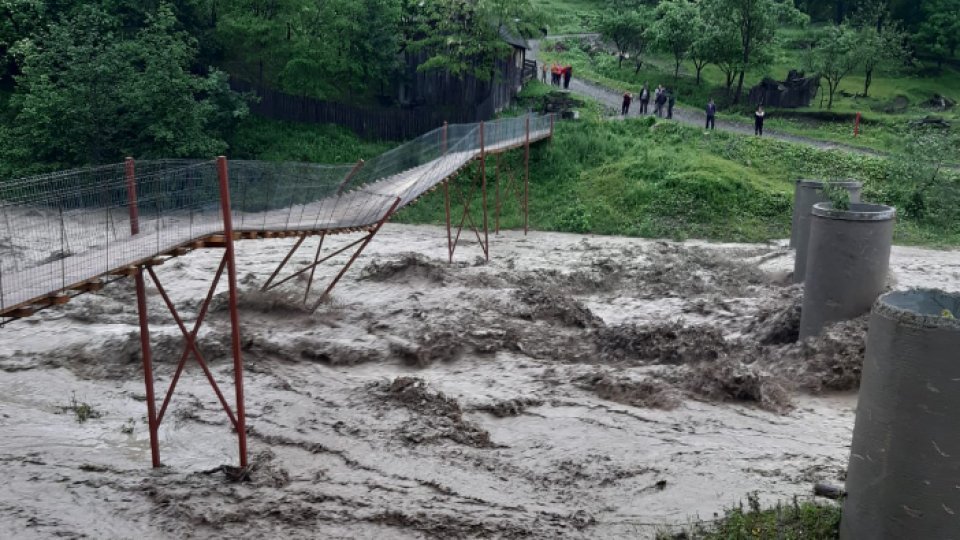 Alerte de inundații pe mai multe cursuri de apă