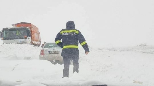 Zeci de localităţi din Vrancea, Buzău și Harghita au rămas fără curent din cauza ninsorii și a viscolului