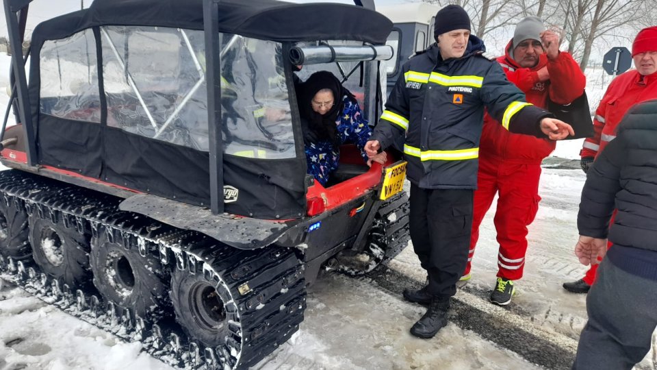 Pompierii au transportat două persoane care aveau nevoie de dializă