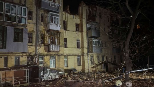 O persoană şi-a pierdut viaţa şi alte cel puţin trei au fost rănite după ce o rachetă a lovit duminică un bloc de apartamente din Harkov