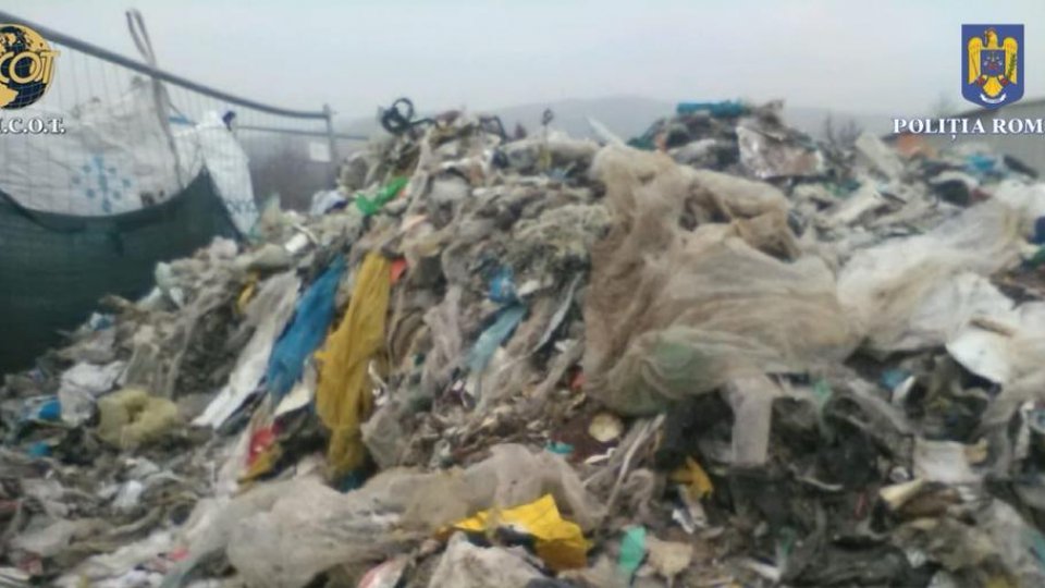 Rețea de contrabandiști de deșeuri, destructurată