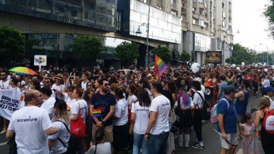 Comunitatea LGBT din București a ieşit în stradă pentru a cere legalizarea parteneriatelor civile