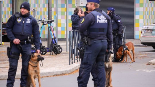 Autorităţile din Belgia spun că autorul atacurilor de la Bruxelles ar fi fost ucis de poliţie