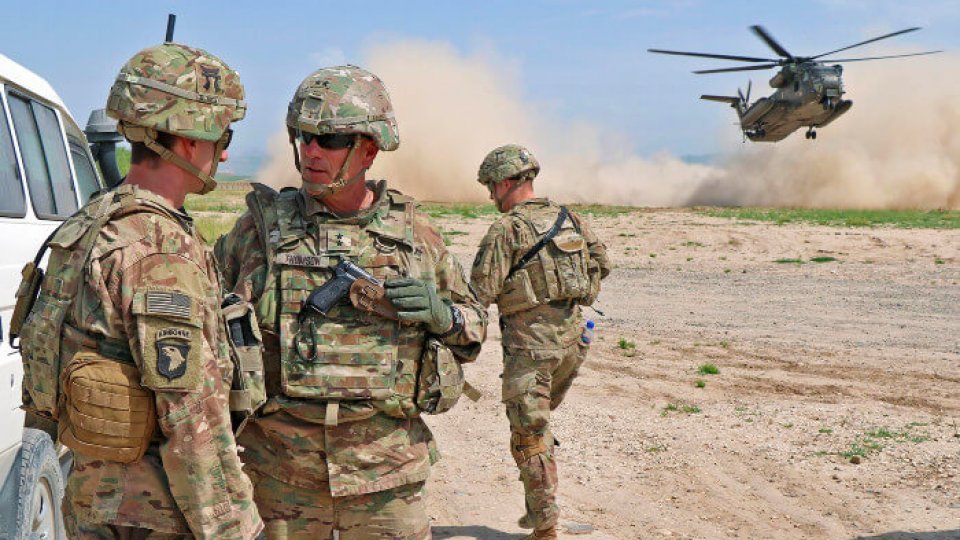 Baze militare irakiene ce găzduiesc forţe americane au fost atacate ieri cu drone