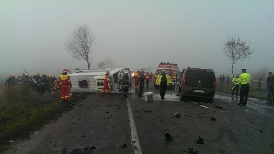 Sibiu: Două microbuze implicate într-un accident rutier cu 19 victime
