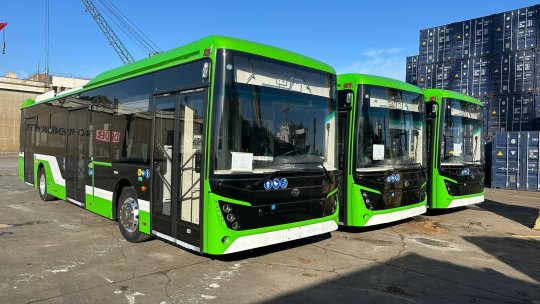 Primele 51 de autobuze electrice cumpărate de Primăria Capitalei au ajuns în România