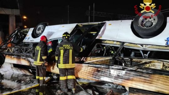 O familie de români cu doi copii se află printre victimele accidentului de autocar de lângă Veneţia