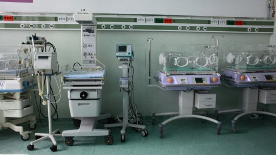 Două persoane de la maternitatea din Drobeta-Turnu Severin sunt anchetate în cazul decesului unui bebeluș