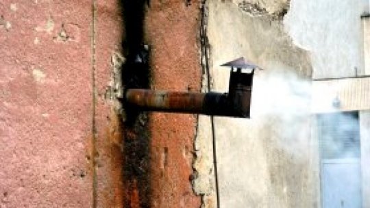 Exploatarea necorespunzătoare a sobelor şi coşurile de fum necurăţate, principalele cauze de declanşare a incendiilor în gospodării