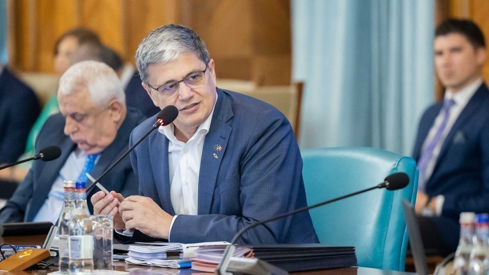 Ministrul finanţelor, Marcel Boloş, invitat în plenul Camerei Deputaţilor, la Ora Guvernului