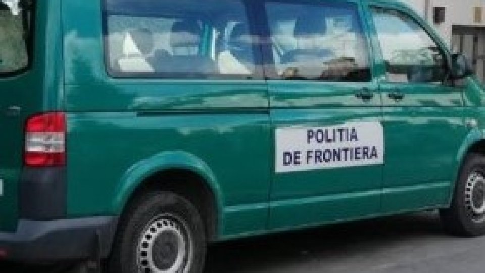 Autoritățile de frontieră de la Nădlac II au depistat un microbuz în care se aflau ascunși 18 migranți ilegali