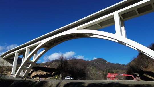 Noul pod peste Dâmboviţa de pe DN 73 Piteşti-Braşov "va fi deschis la începutul săptămânii viitoare"