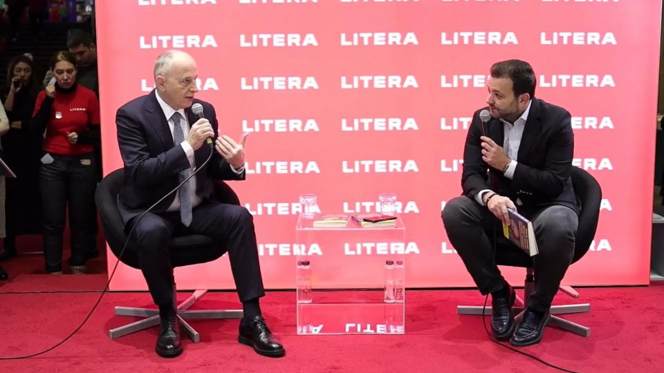 Secretarul general adjunct al NATO, Mircea Geoană, și-a lansat, la Târgul de carte Gaudeamus, volumul Bătălia pentru viitorul României- Gândurile unui român la vârful NATO