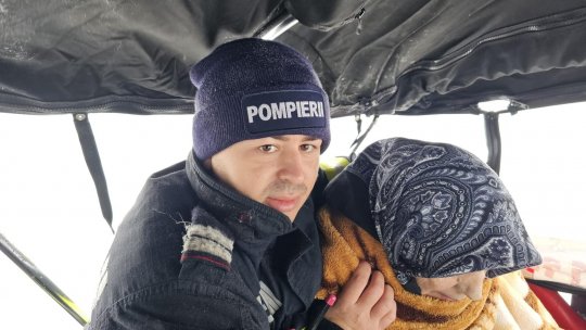 FOTO: Drumuri şi autoturisme înzăpezite în judeţul Constanţa