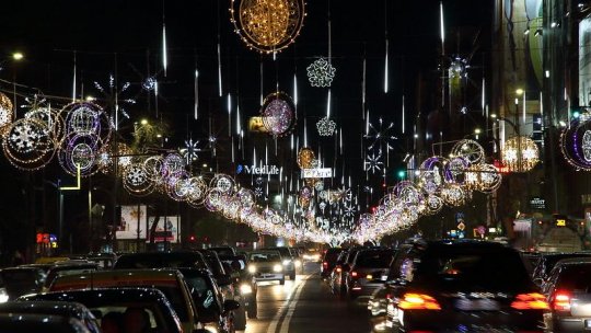 In the center of the Capital, the holiday lights were lit and the Christmas Market opened in Constitution Square