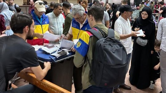 FOTO: Aeronava cu primii cetățeni români evacuaţi din Fâşia Gaza urmează să sosească la Bucureşti