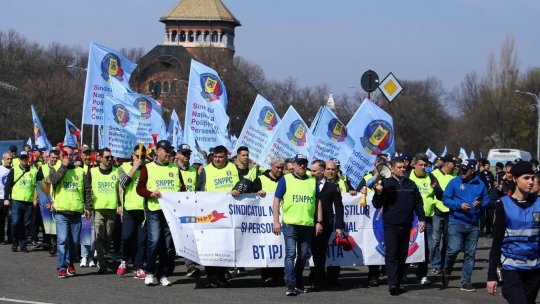 Protest în fața Ministerului de Finanțe. Angajați din Poliție cer revizuirea grilei salariale